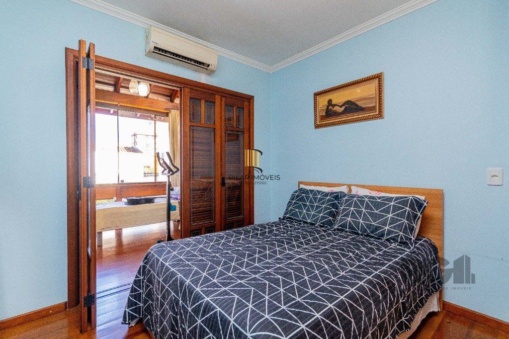Casa de 4 dormitórios 304m² no bairro Jardim Lindóia