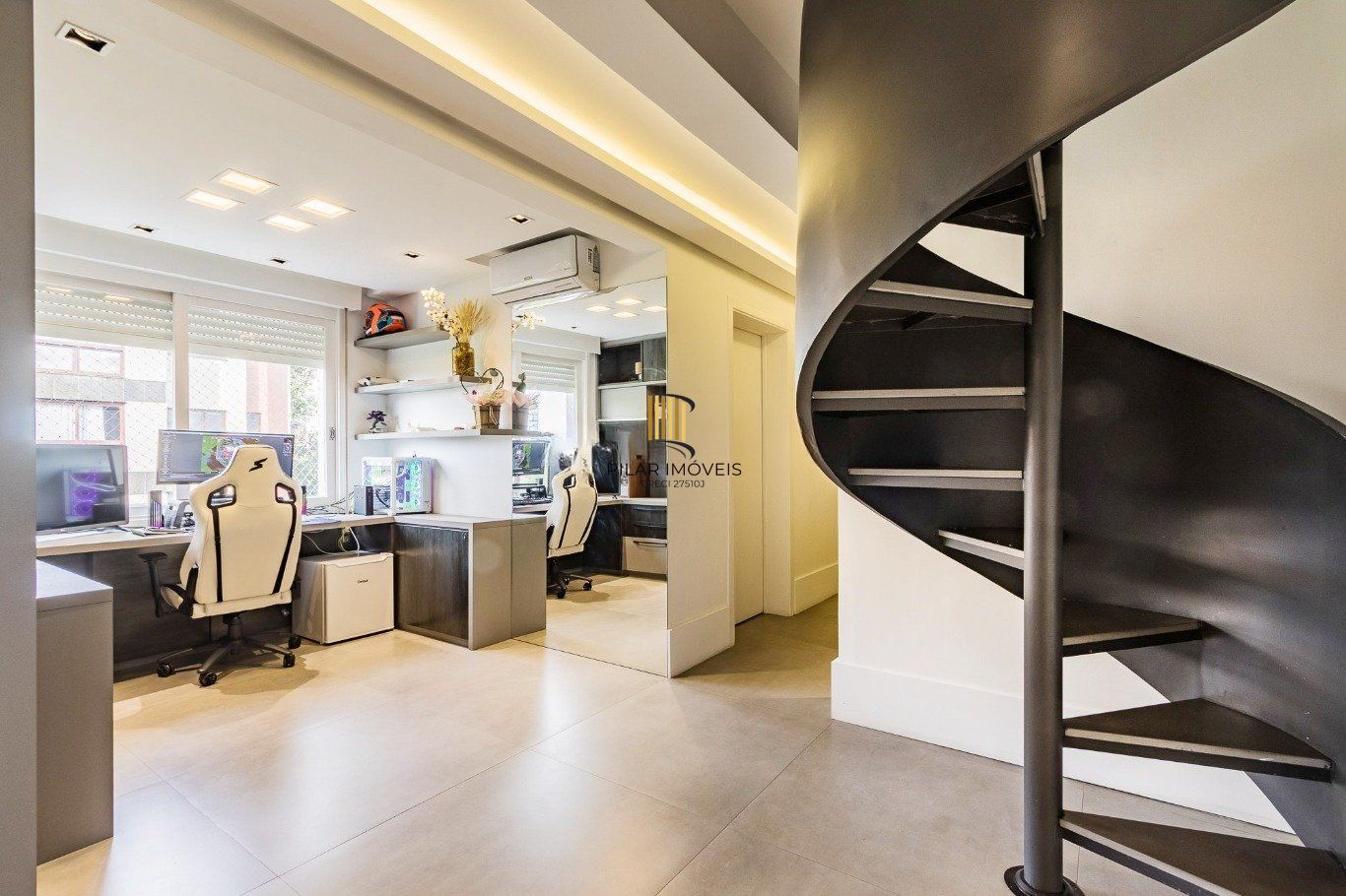 Cobertura de 3 dormitórios à venda em Mont'Serrat, Porto Alegre.