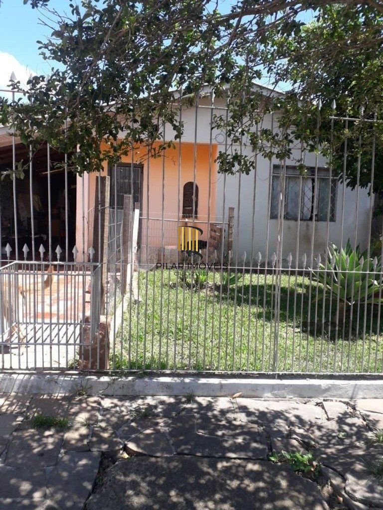 Casa de 2 dormitórios no bairro Rubem Berta