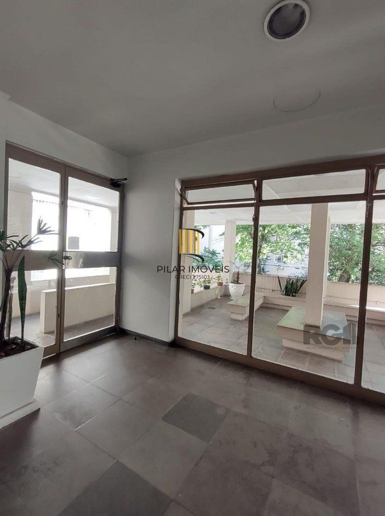 Apartamento semi mobiliado, 67m², 2 dormitórios, 1 vaga no bairro Petrópolis