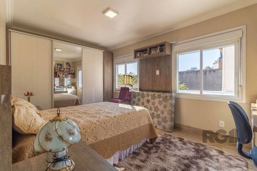 Casa 280m² - 3 dormitórios, 1 suíte, 2 vagas no bairro Jardim Itú