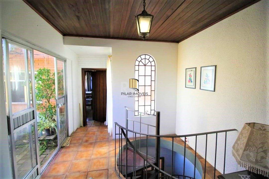 Casa para Venda - 287m², 3 dormitórios, sendo 2 suites, 4 vagas - Nonoai