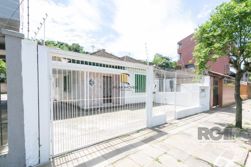 Casa com 5 dormitórios no bairro Jardim Carvalho