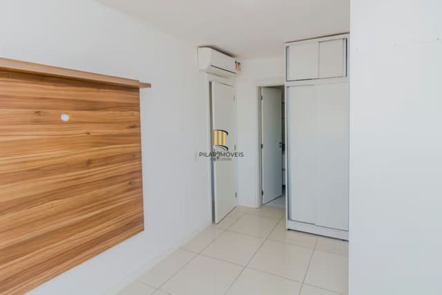 Apartamento de 2 dormitórios à venda em São Geraldo, Porto Alegre.