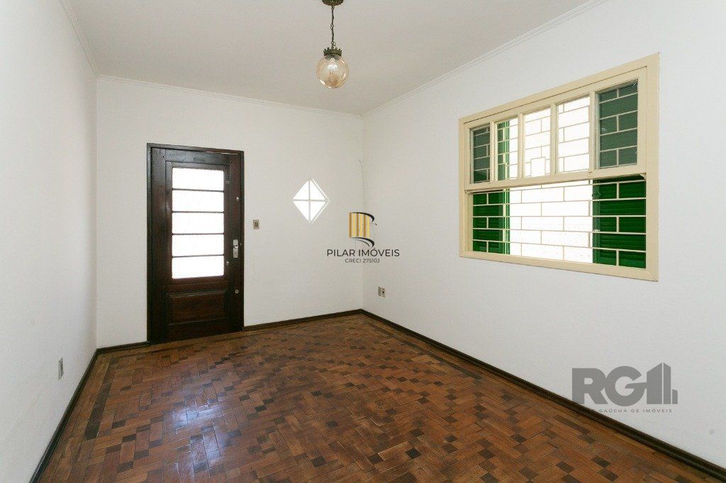 Casa com 5 dormitórios no bairro Jardim Carvalho