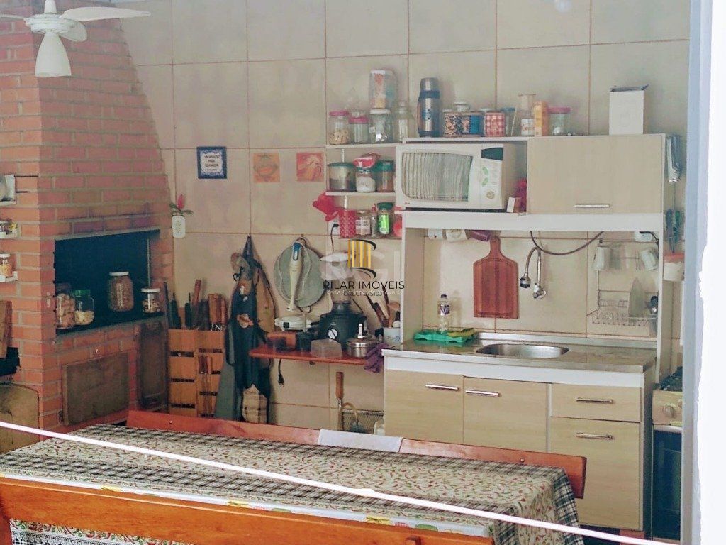 Casa para Venda - 240m², 3 dormitórios, 3 vagas - Teresópolis