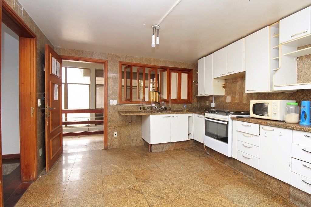 Casa para Venda - 840m², 7 dormitórios, sendo 3 suites, 8 vagas - Medianeira