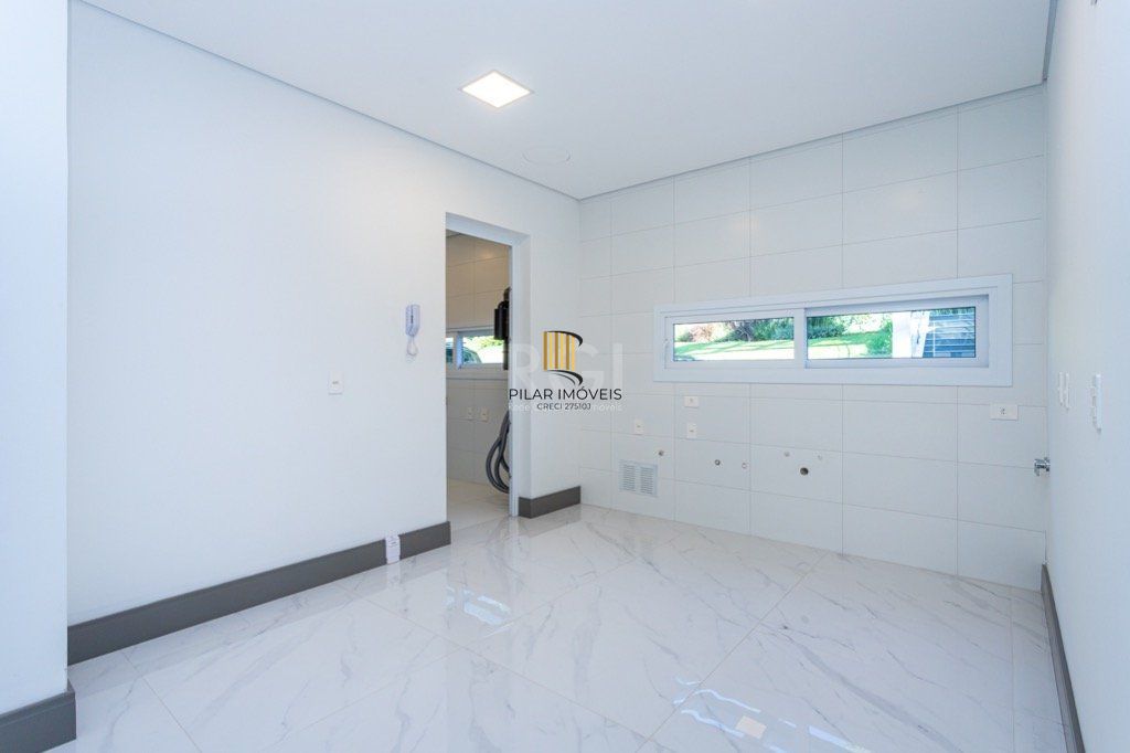 Casa Condominio para Venda - 450m², 3 dormitórios, sendo 3 suites, 3 vagas - Pedra Redonda