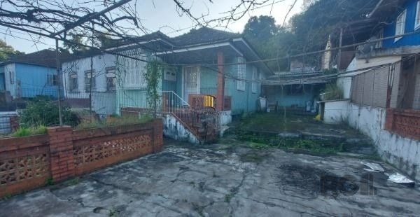 Casa de 3 dormitórios 180m², no bairro gloria  