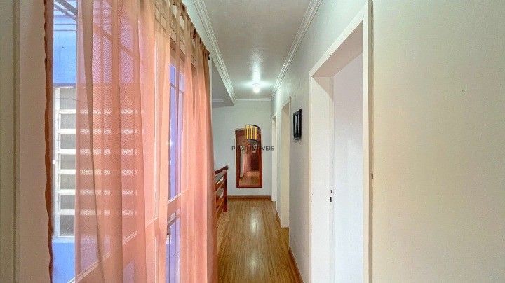 Casa com 4 Quartos e 3 banheiros de 223 m², perto da PUC à venda por R$ 697.000