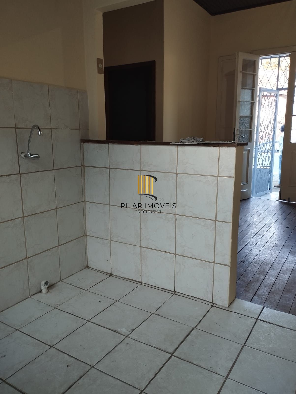 Casa 2 dormitórios no bairro Glória