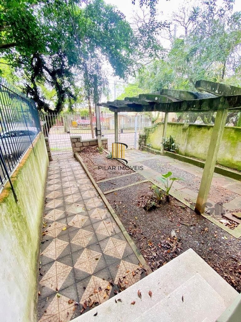 Casa 6 dormitórios no bairro Teresópolis