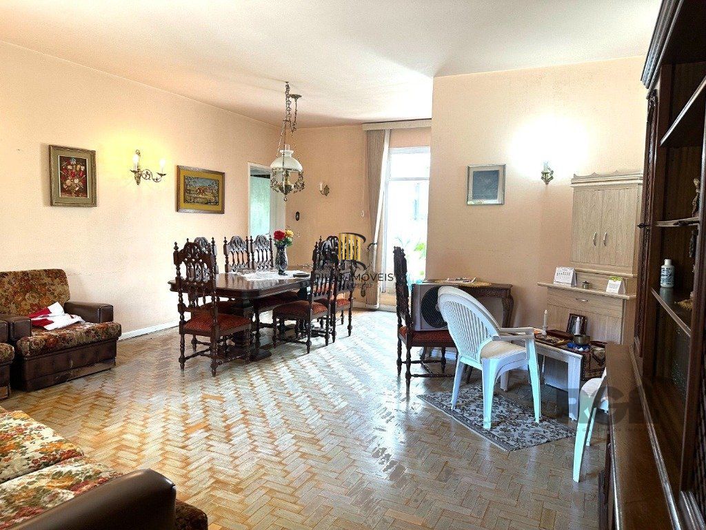 Casa 3 dormitórios no Bairro Glória, próxima a Prof. Oscar Pereira.