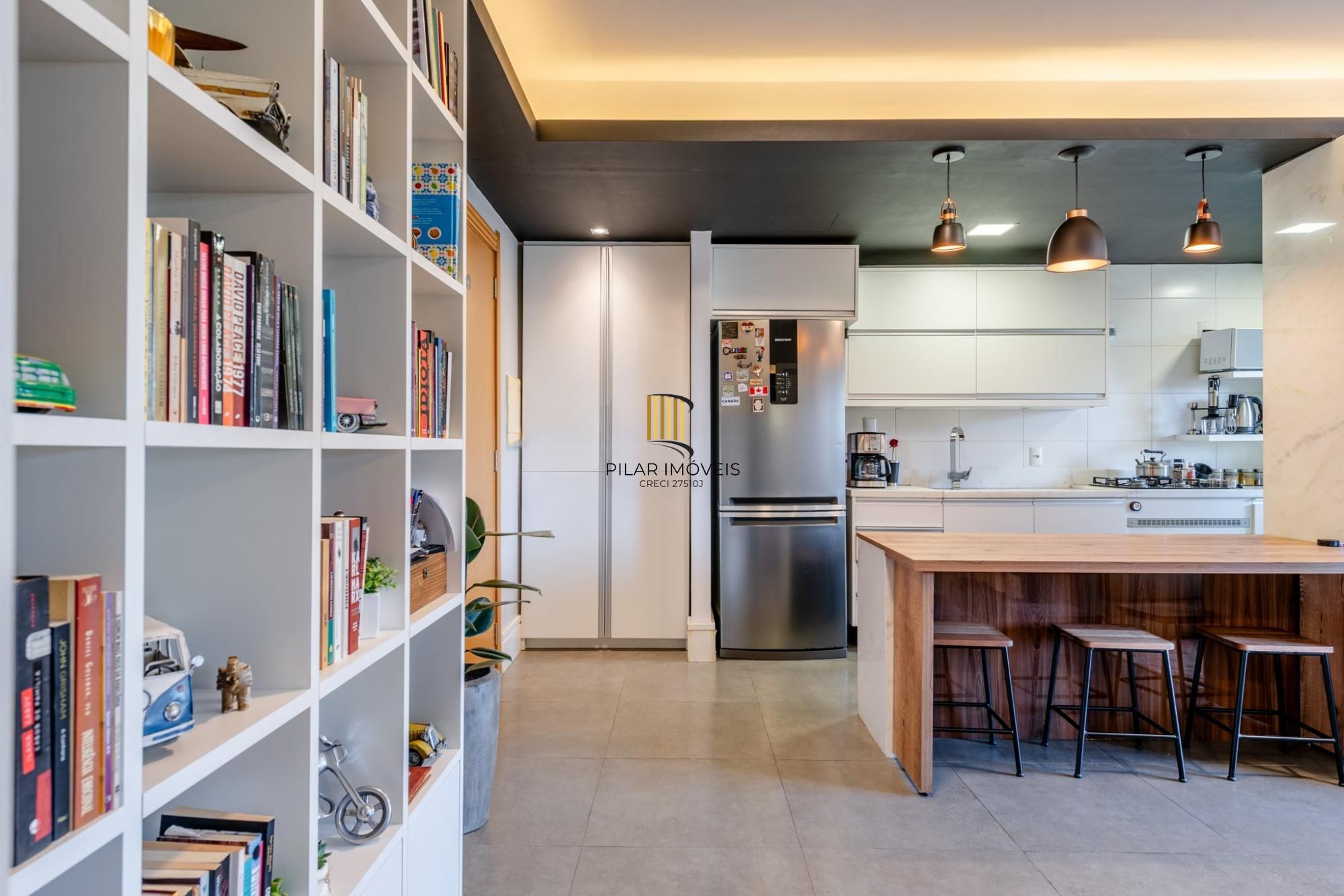 Apartamento de 1 dormitório á venda em Três Figueiras, Porto Alegre.