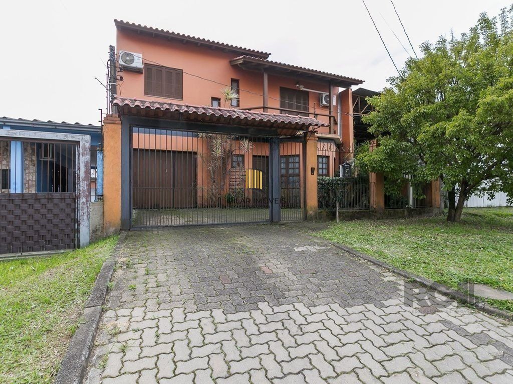 Casa de 3 dormitórios,  no bairro Campo Novo