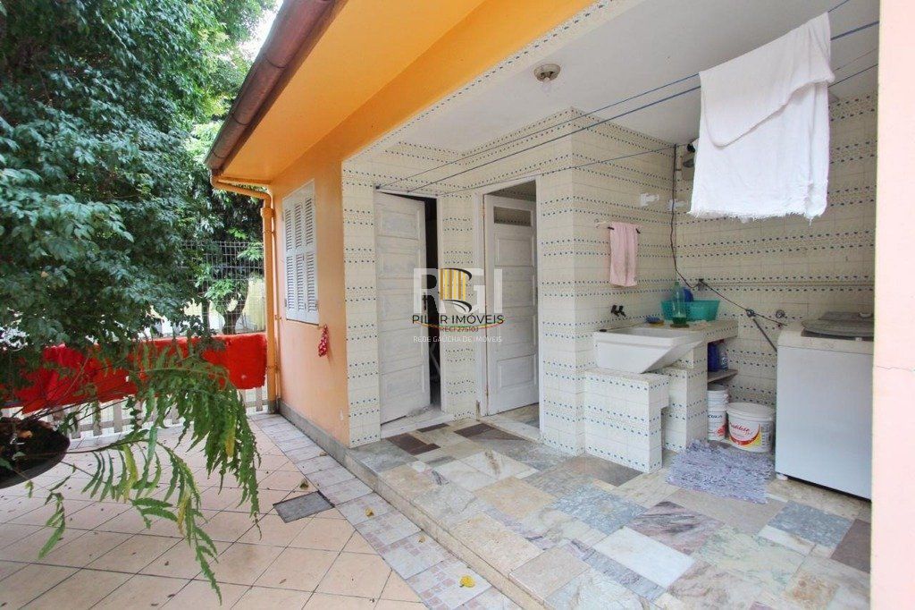 Casa para Venda - 250m², 3 dormitórios, 1 vaga - Teresópolis