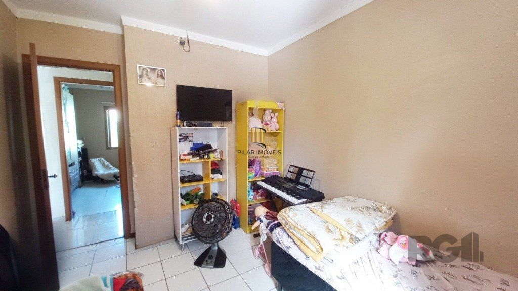 Casa de 2 dormitórios localizada no bairro Hípica