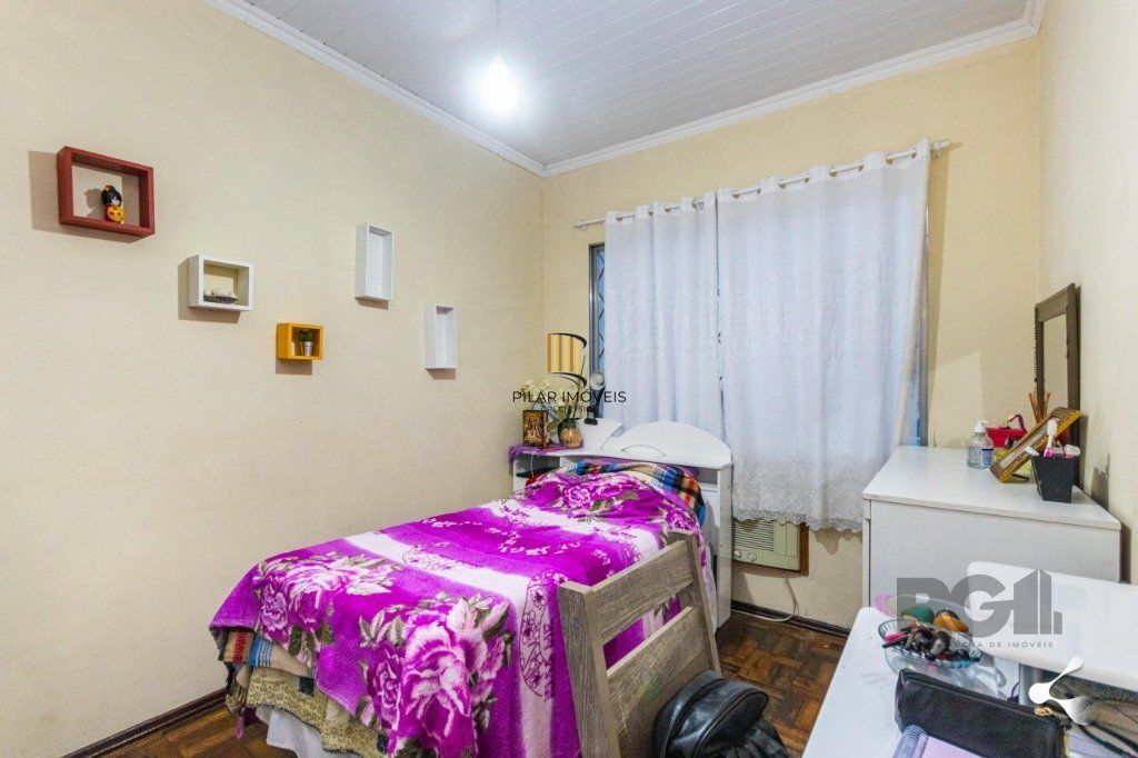 Casa para Venda - 240m², 3 dormitórios, sendo 1 suites, 3 vagas - Cristal