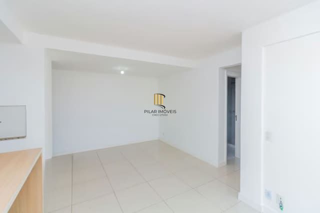 Apartamento de 2 dormitórios à venda em São Geraldo, Porto Alegre.