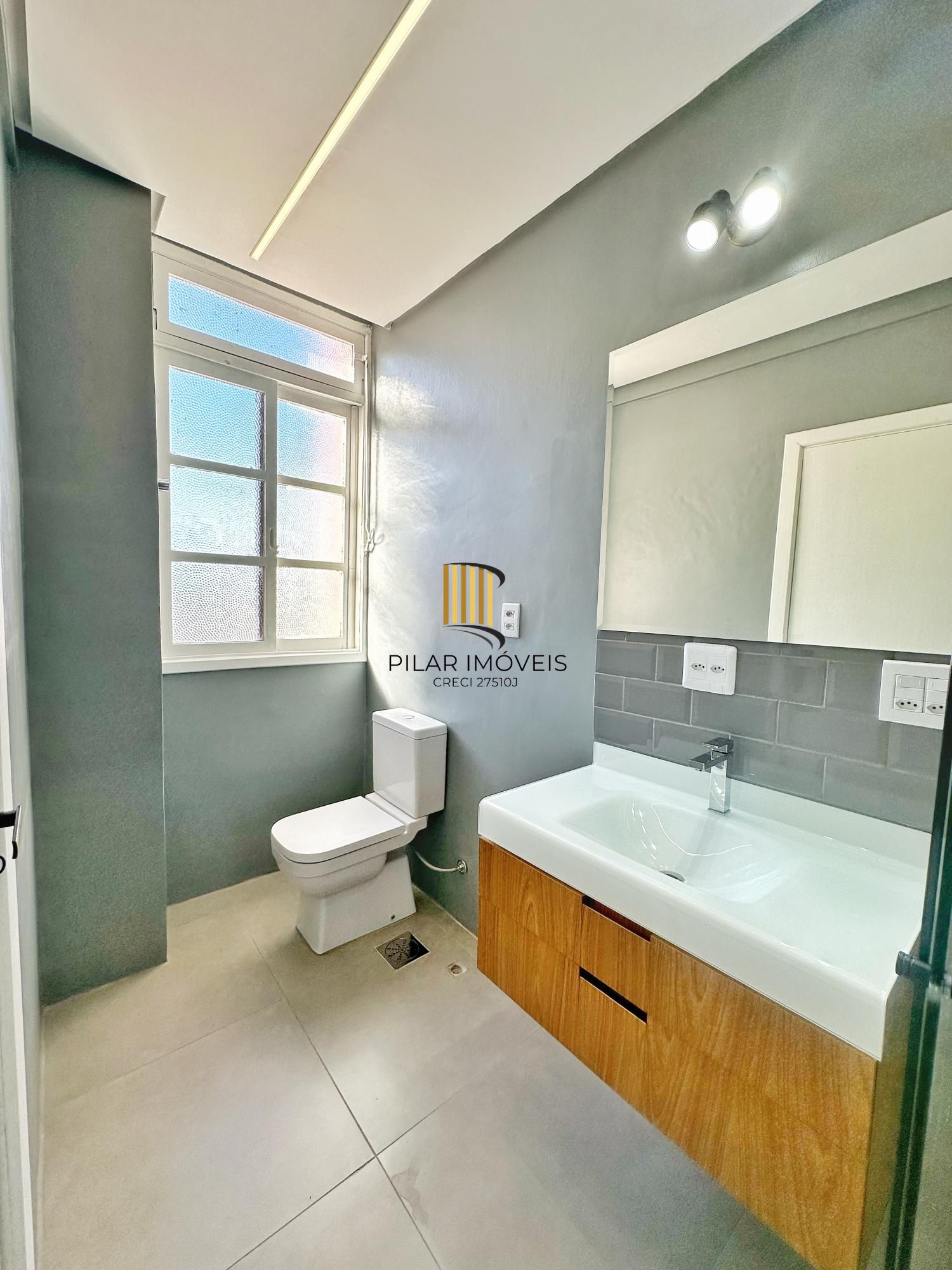 Apartamento totalmente reformado no centro de Porto Alegre