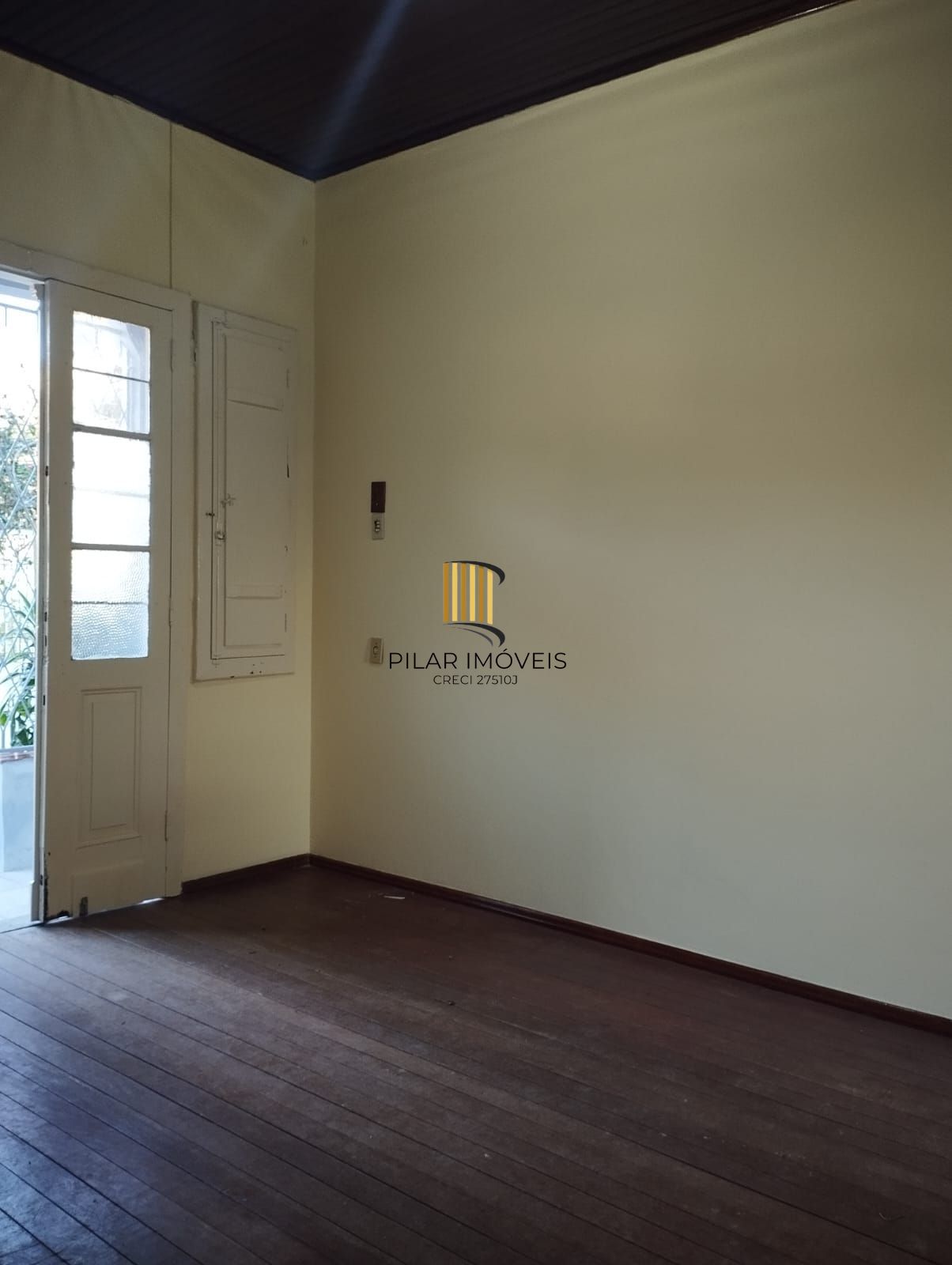 Casa 2 dormitórios no bairro Glória