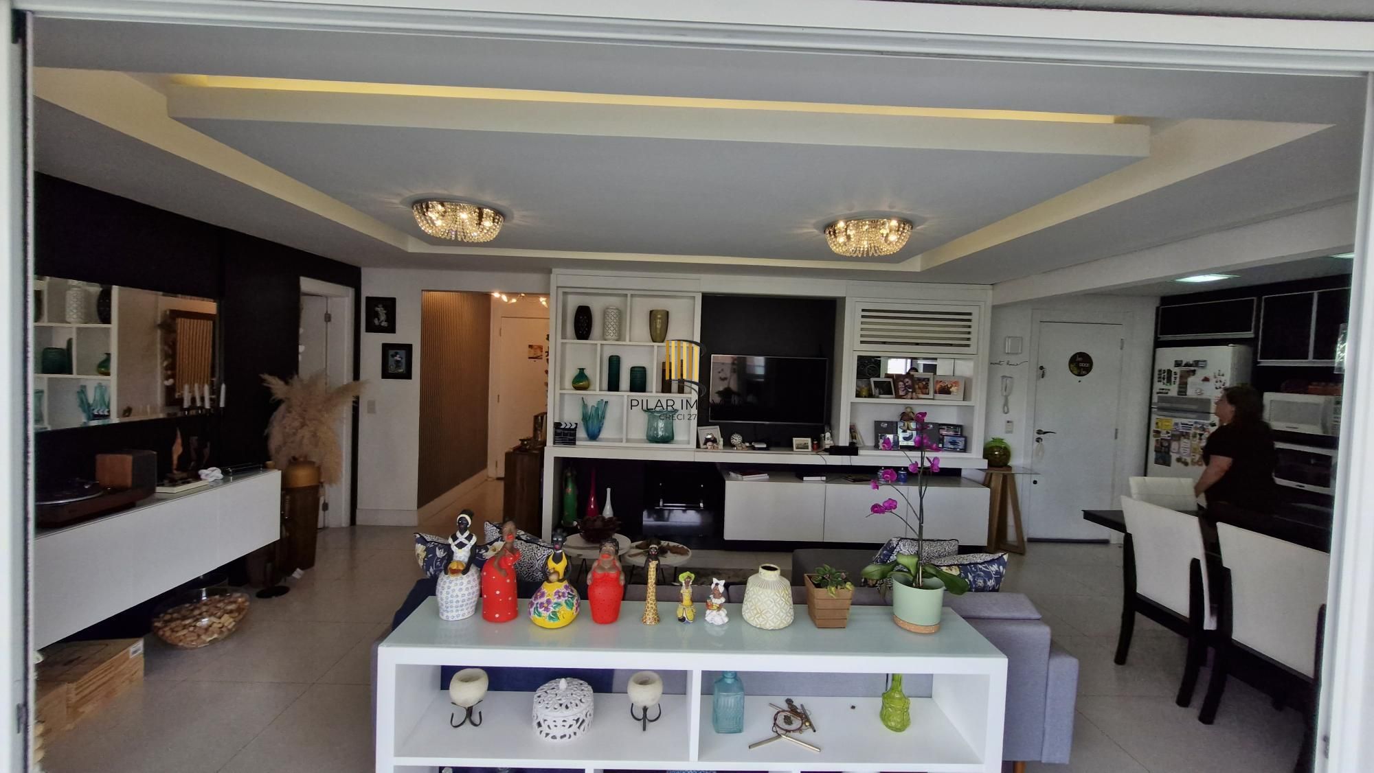 Apartamento mobiliado no Central Parque, 3 dormitorios sendo 1 suíte, banheiro social, lavabo, 114,00m² área privativa, 2 garagens