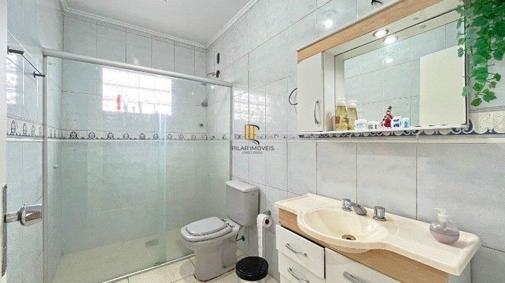 Casa com 4 Quartos e 3 banheiros de 223 m², perto da PUC à venda por R$ 697.000
