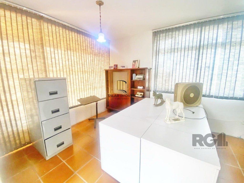 Casa 4 dormitórios no bairro Nonoai