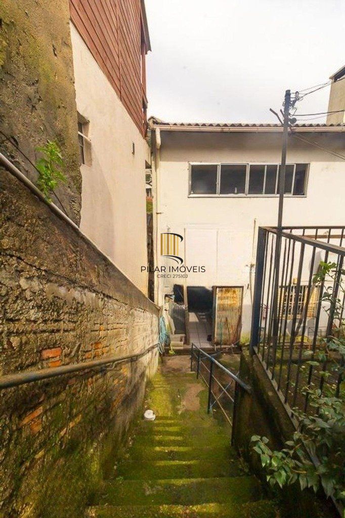 Casa 3 dormitórios no bairro Glória