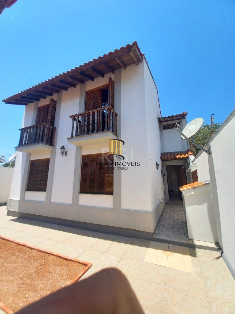 Casa 3 dormitórios no bairro Nonoai