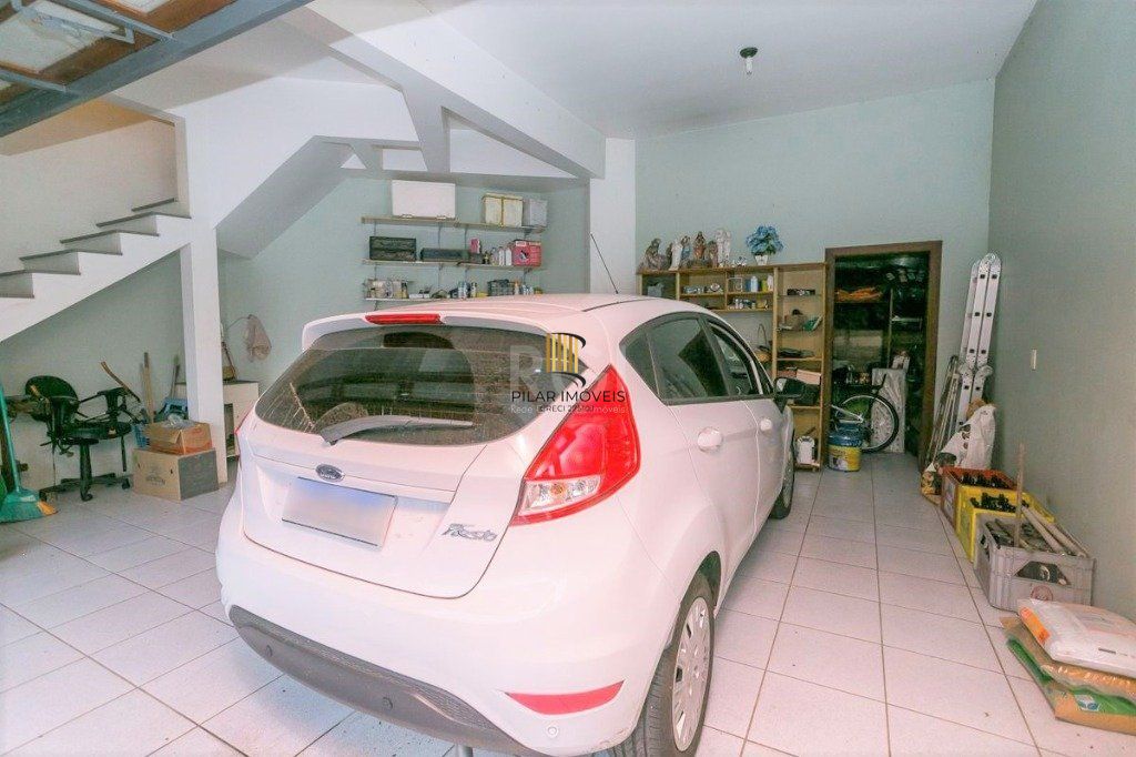 Casa para Venda - 279m², 3 dormitórios, sendo 1 suites, 4 vagas - Teresópolis