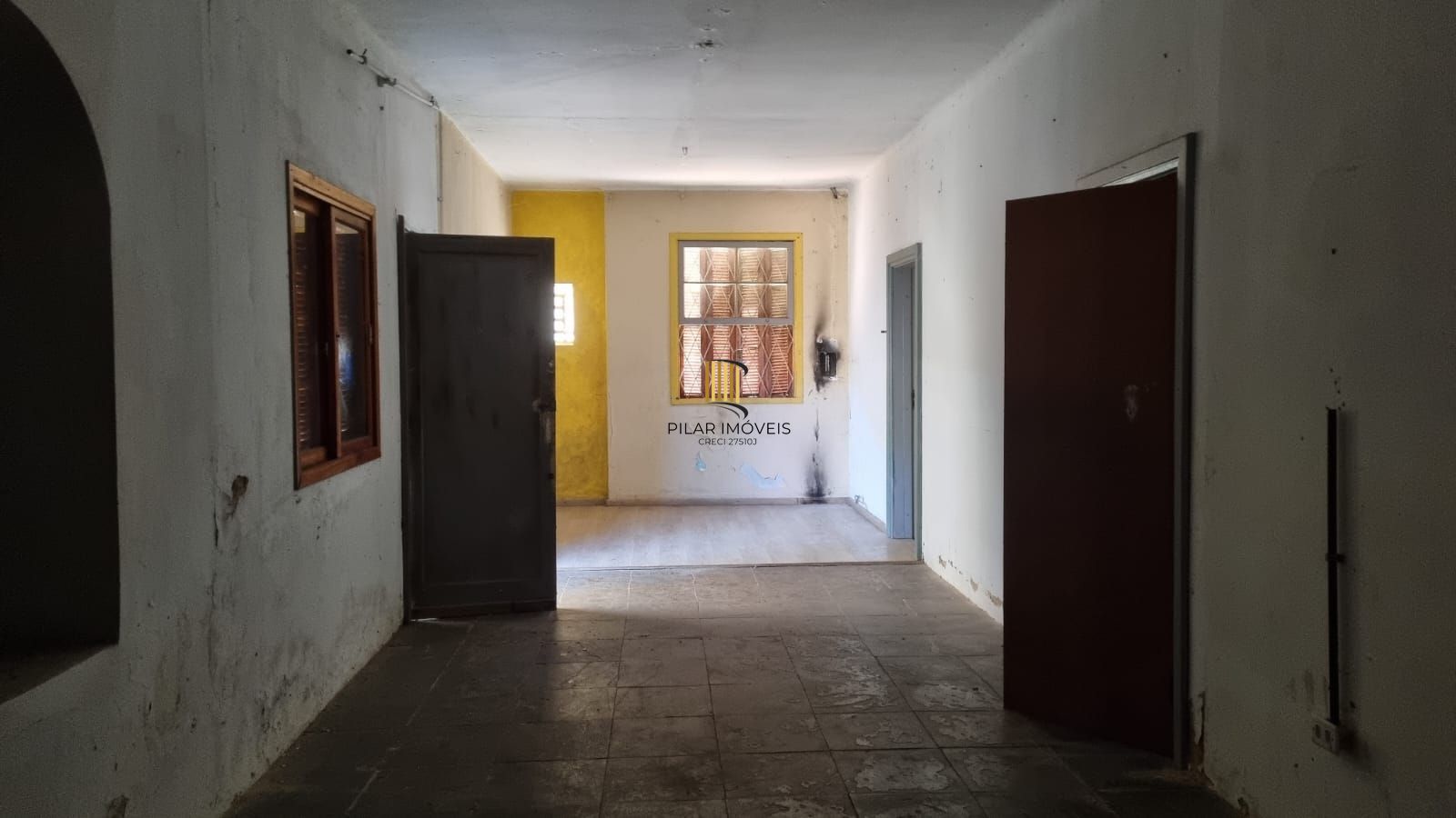 Casa com boa área de terreno no Teresópolis