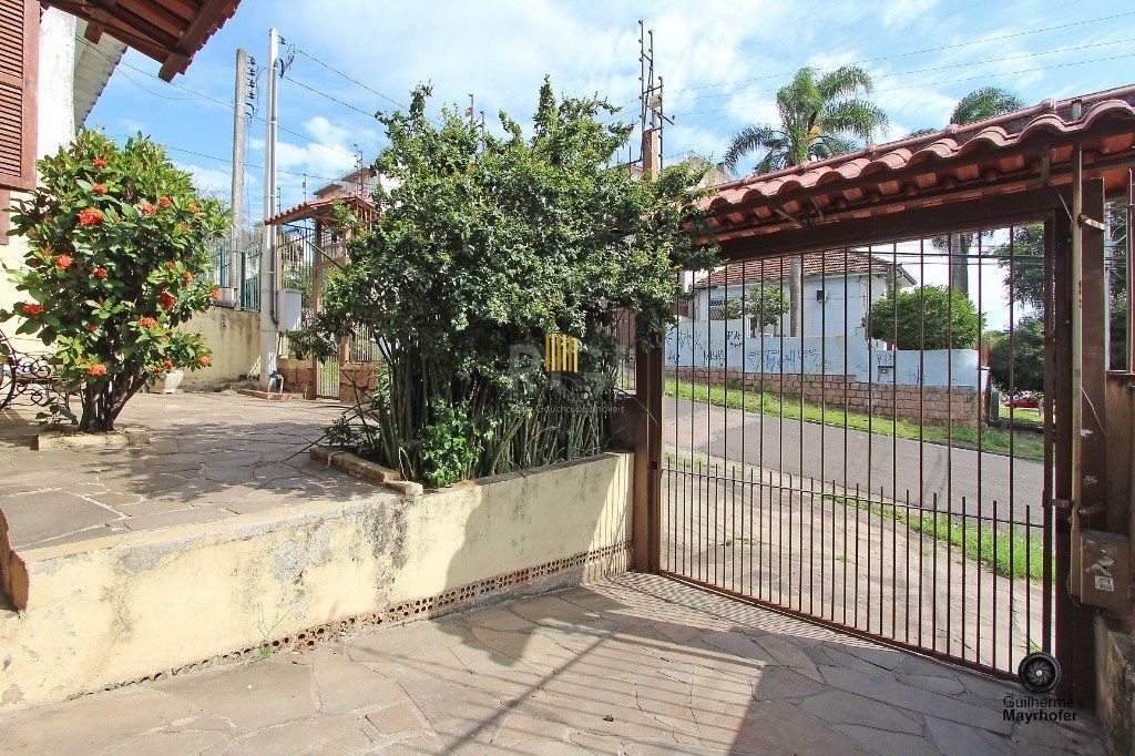 Casa para Venda - 150m², 2 dormitórios, 2 vagas - Nonoai