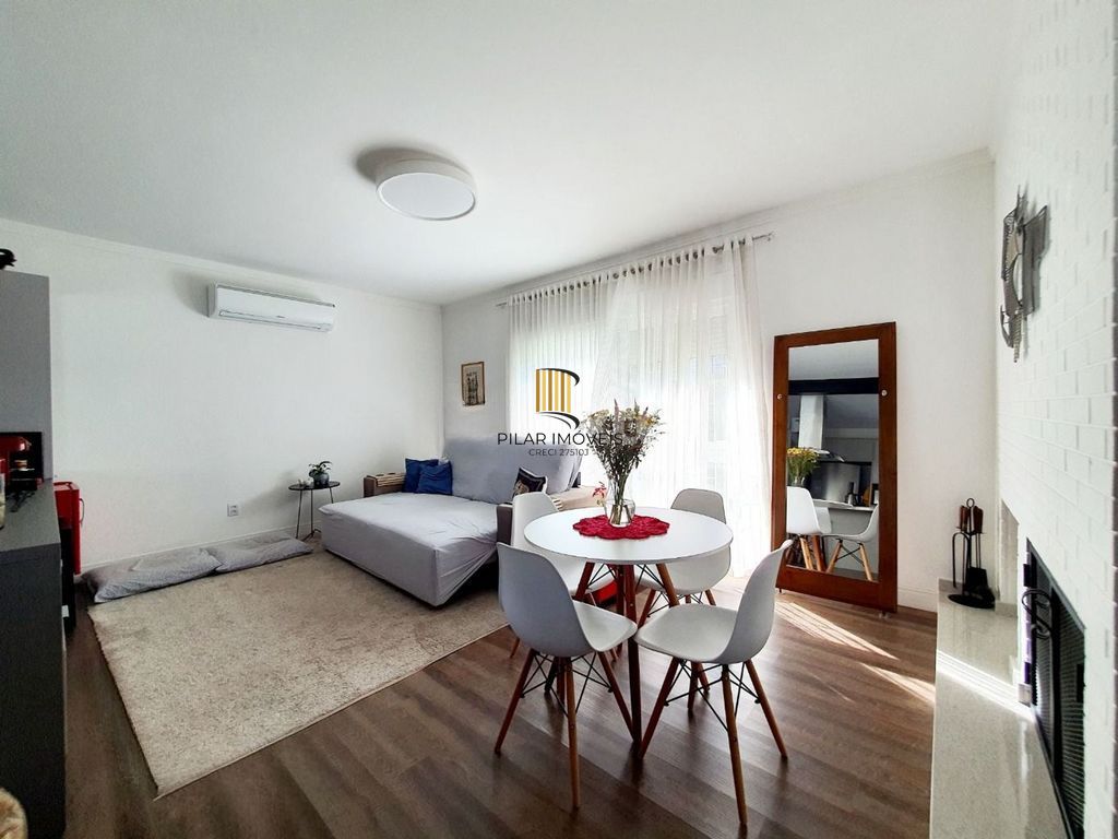 Casa de  3 dormsitorios no Bairro Camaquã - Porto Alegre