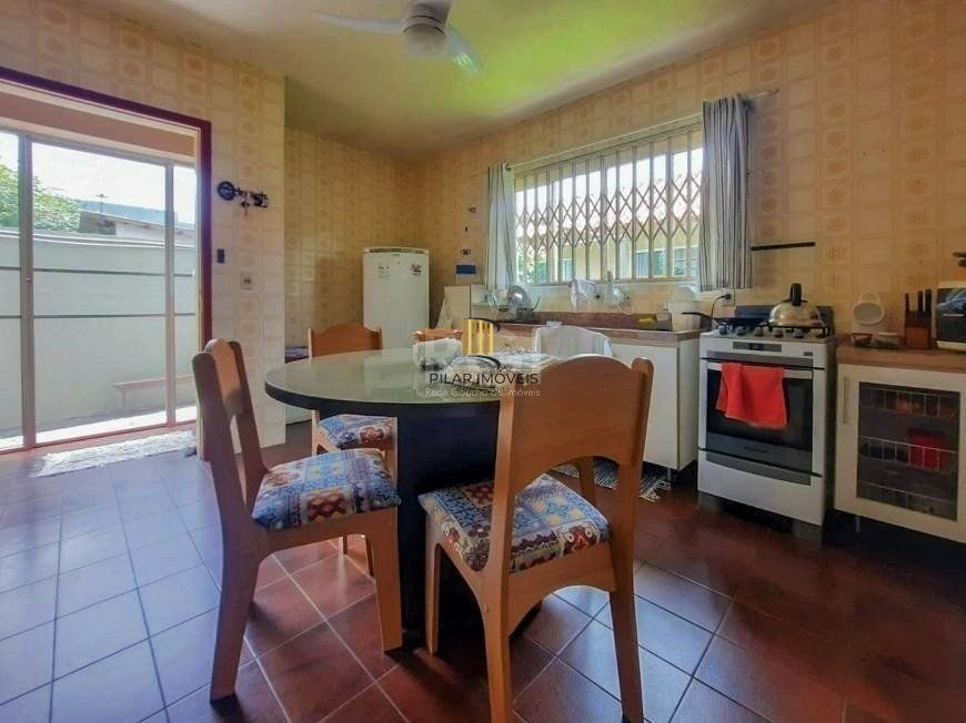 Excelente casa com 3 dormitórios e 3 vagas de garagem