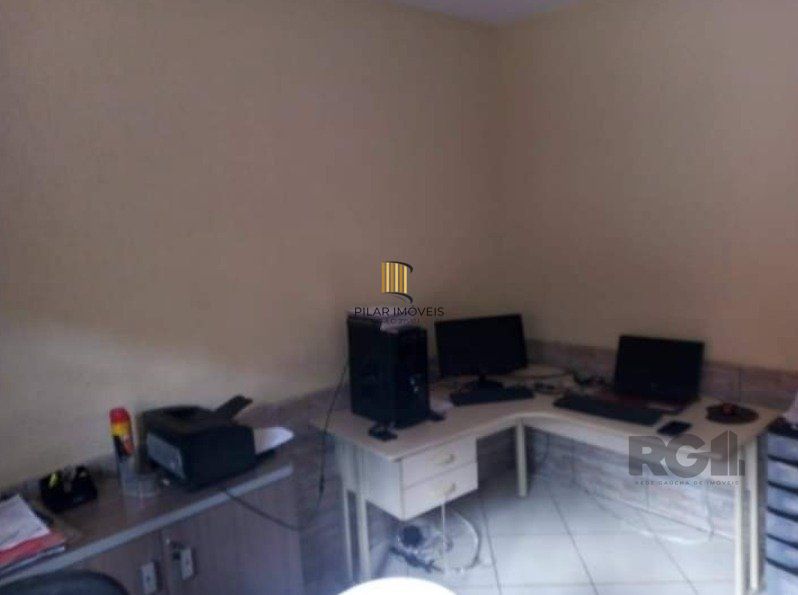 Casa 179m², 3 dormitórios, 3 vagas no bairro Parque Santa Fé
