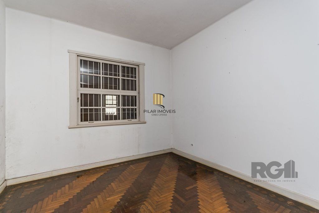 Casa de 4 dormitórios, no bairro Medianeira 