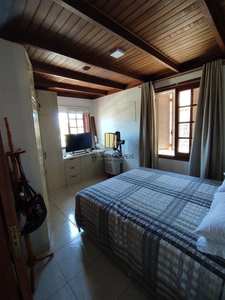 Casa para Venda - 142.8m², 4 dormitórios, 5 vagas - Teresópolis