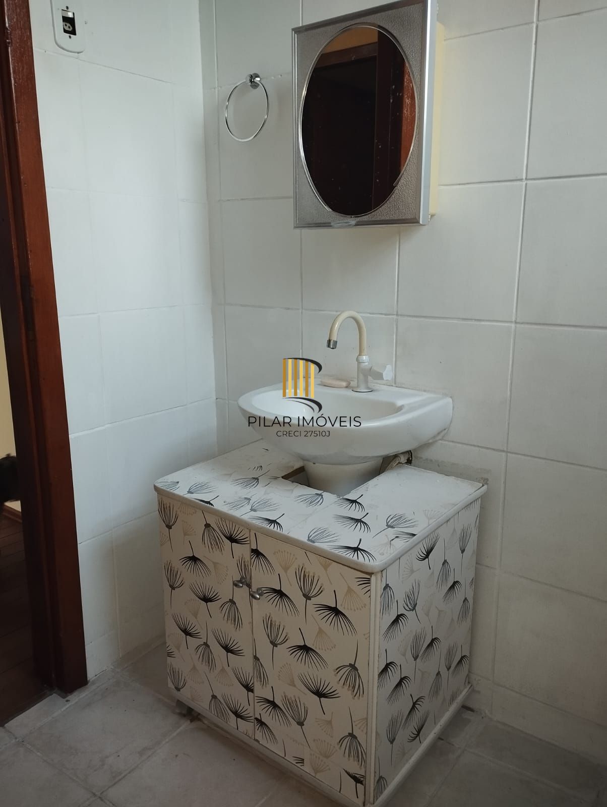 Casa 2 dormitórios no bairro Glória