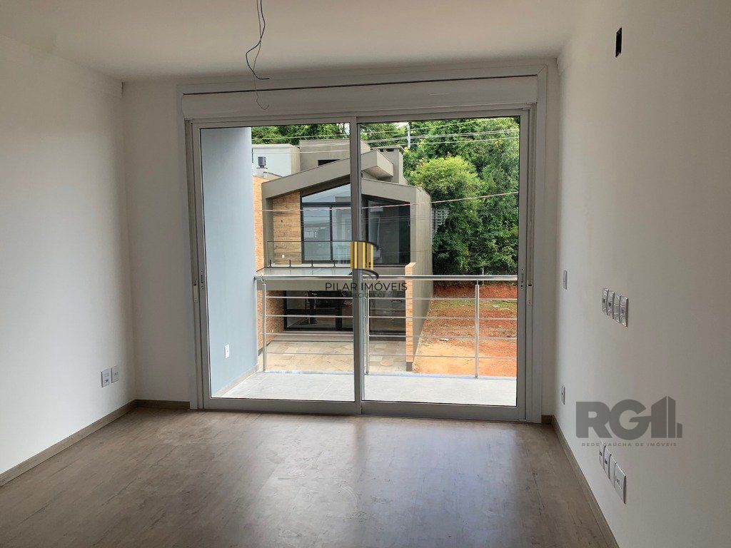 Excelente sobrado de 150m² com 4 dormitórios e 2 vagas.