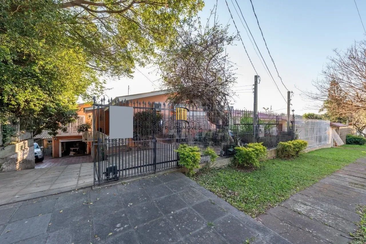 Casa de 3 dormitórios com 206m² à venda no Bairro Santa Tereza.
