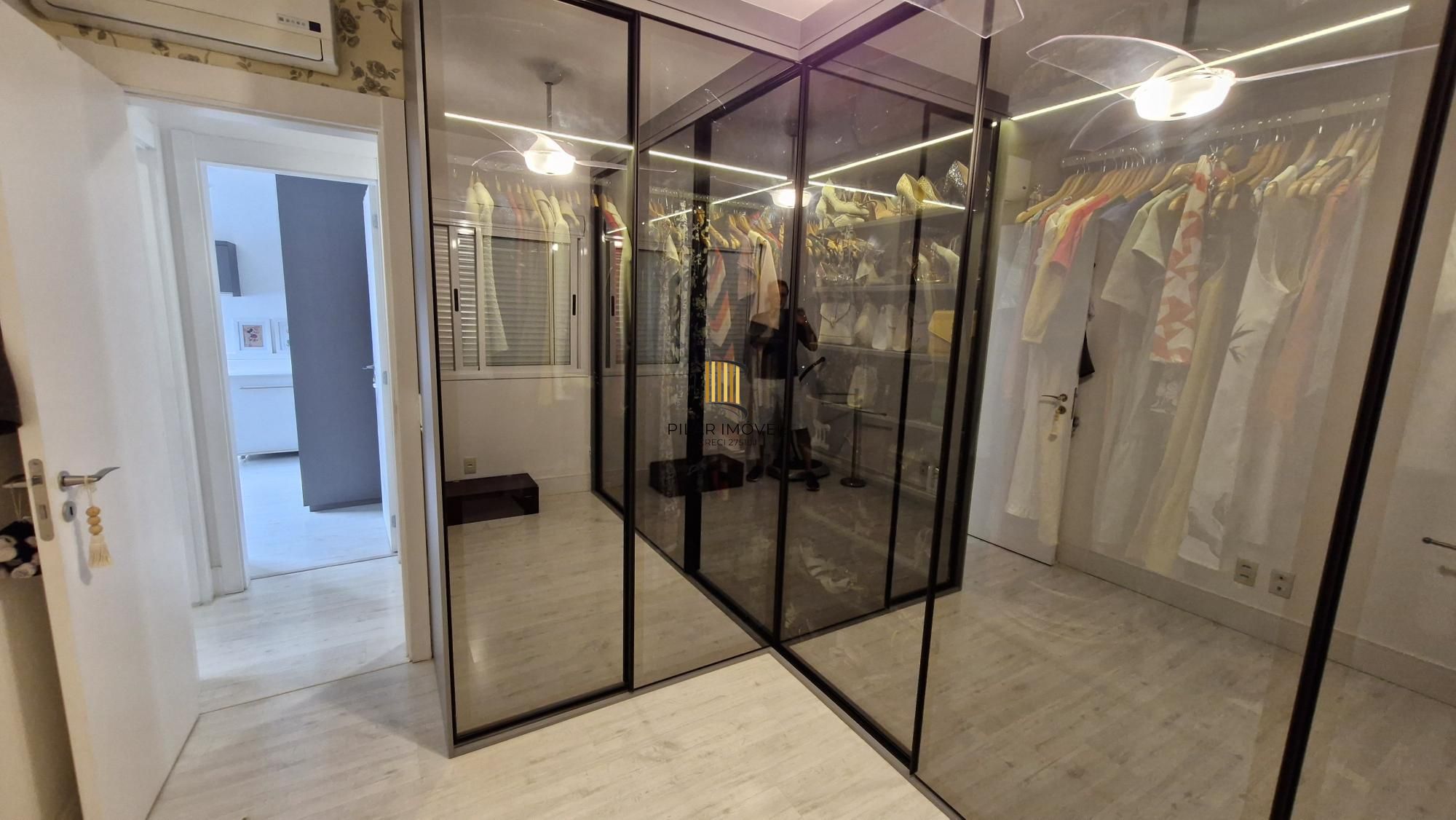 Apartamento mobiliado no Central Parque, 3 dormitorios sendo 1 suíte, banheiro social, lavabo, 114,00m² área privativa, 2 garagens