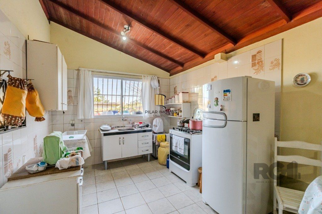Casa de 2 dormitórios, no bairro  Hípica