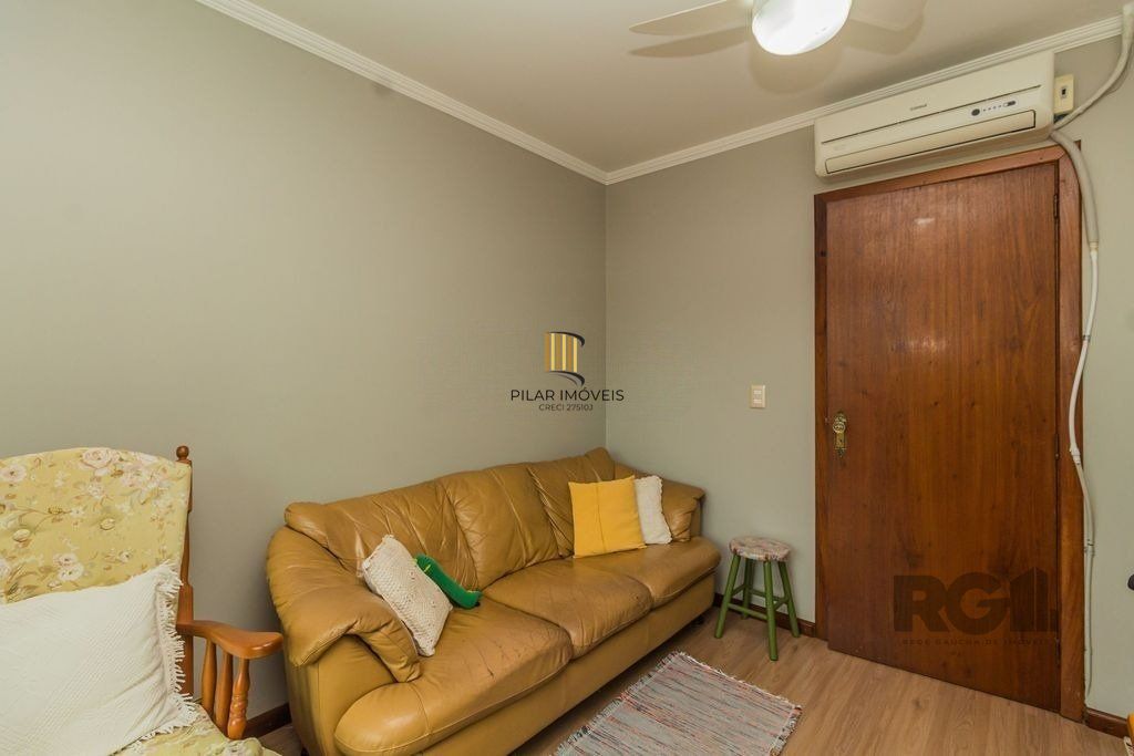 Casa de 4 dormitórios no bairro Sarandi