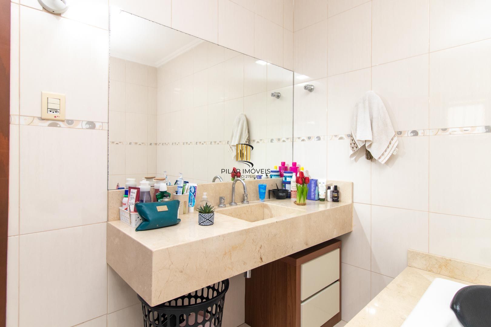 Casa de 03 dormitorios com suite e piscina no bairro Hipica - Porto alegre/Rs