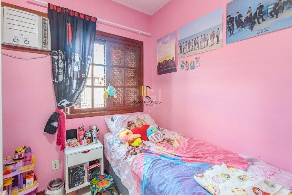 Casa 160m² - 3 dormitórios, 1 suíte, churrasqueira, terraço e 2 vagas de garagem no Guarujá