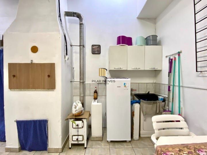 Casa com 03 dormitorios e 4 vagas de garagem proximo a Sport club Sáo jóse - Porto Alegre/RS.