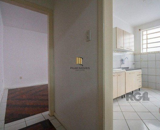 apartamento amplo e bem localizado de 2 dormitórios+dependência