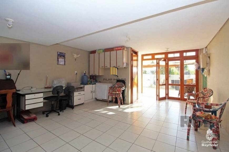 Ampla casa de 175 m² com 3 dormitórios e 3 vagas de garagem