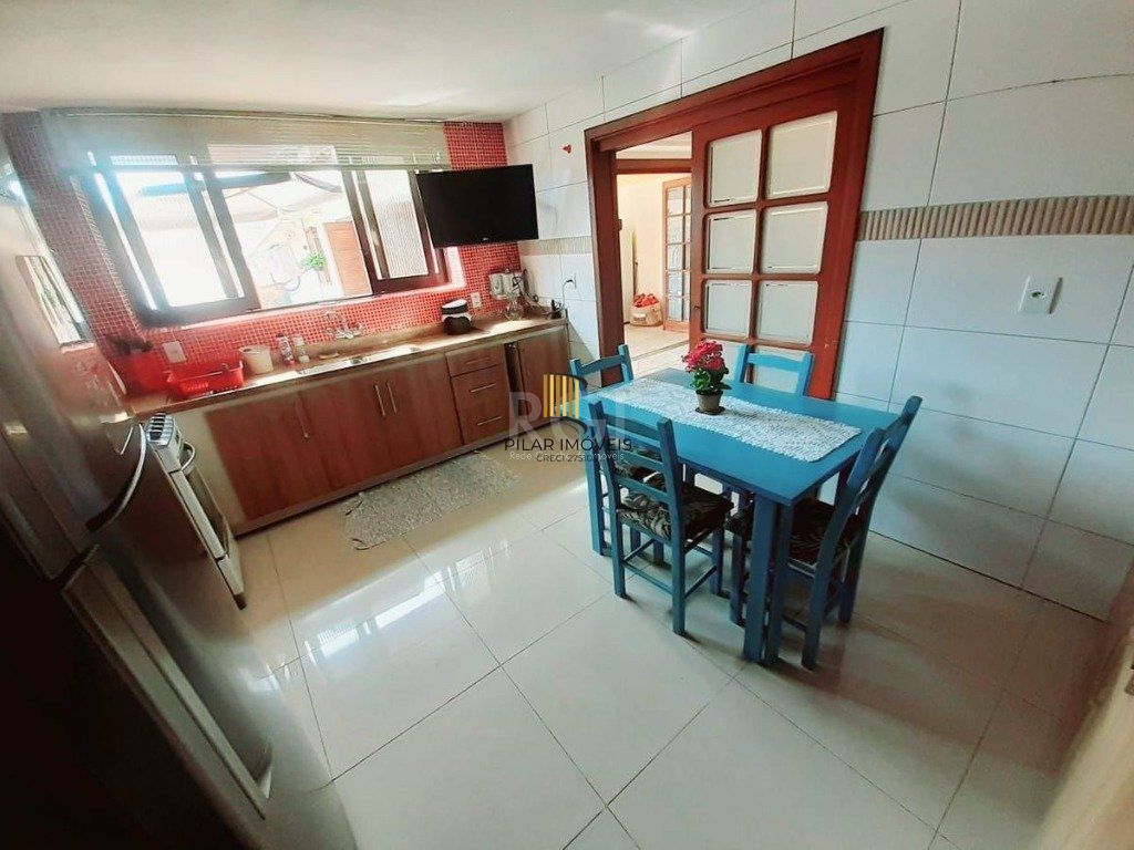 Casa para Venda - 260m², 4 dormitórios, sendo 1 suites, 4 vagas - Nonoai